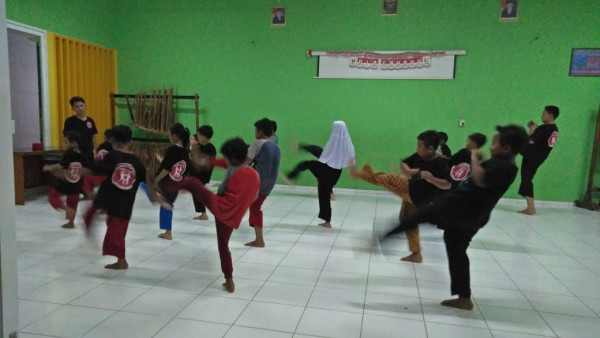 Pelatihan Silat Perguruan Kera Putih