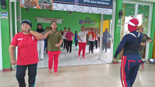 Giat senam di RPTRA