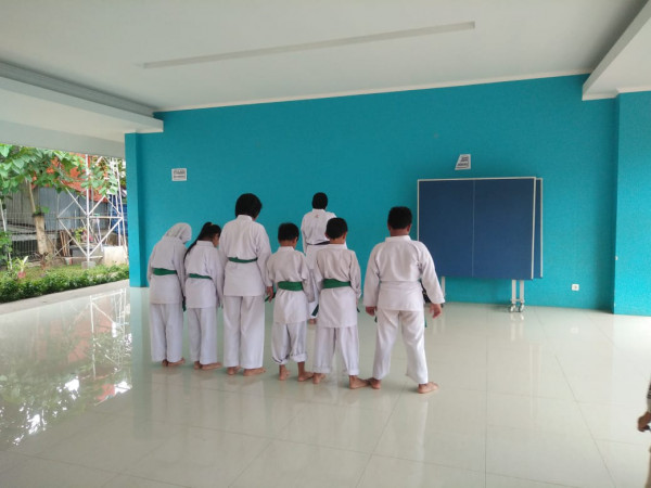 LATIHAN KARATE