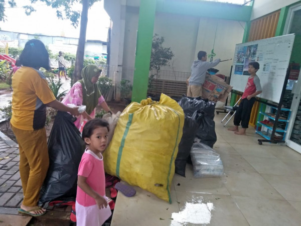 Bank sampah RPTRA Intiland Teduh @ Karet Tengsin