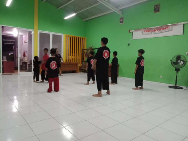 Latihan Pencak Silat Perguruan Silat Kera Putih