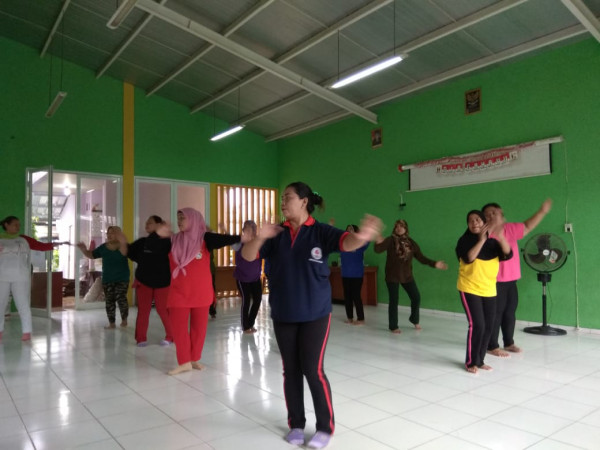 Latihan Senam Klub Jantung Sehat