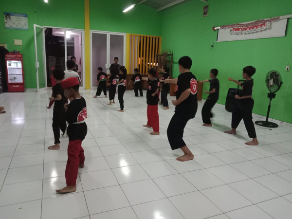 Latihan Silat perguruan silat kera putih