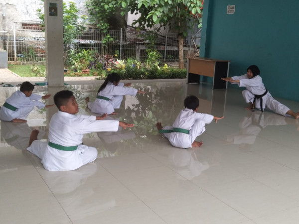 Latihan Karate dari Yayasan Karate Indonesia