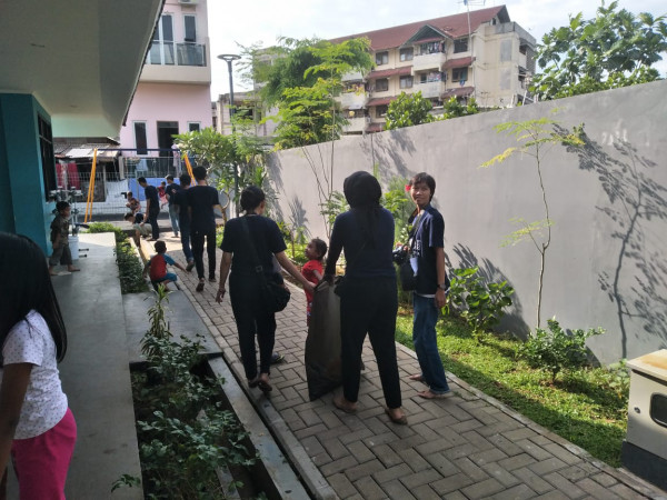 Kerja bakti Mahasiswa Univ Budi Luhur