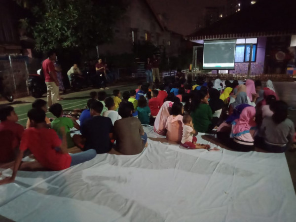 Nonton Bareng Film Edukasi di Rptra Segas