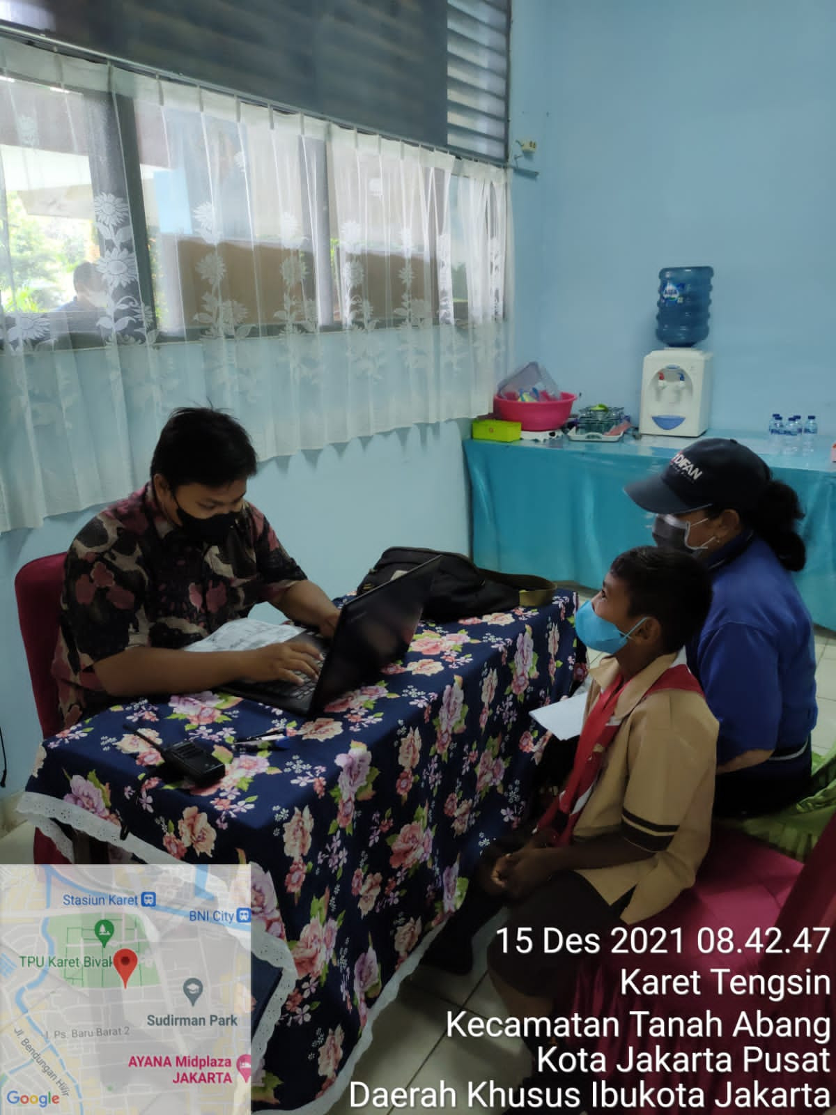 Vaksinasi Covid 19 oleh PKM kecamatan tanah Abang di SDN  13 KaretTengsin