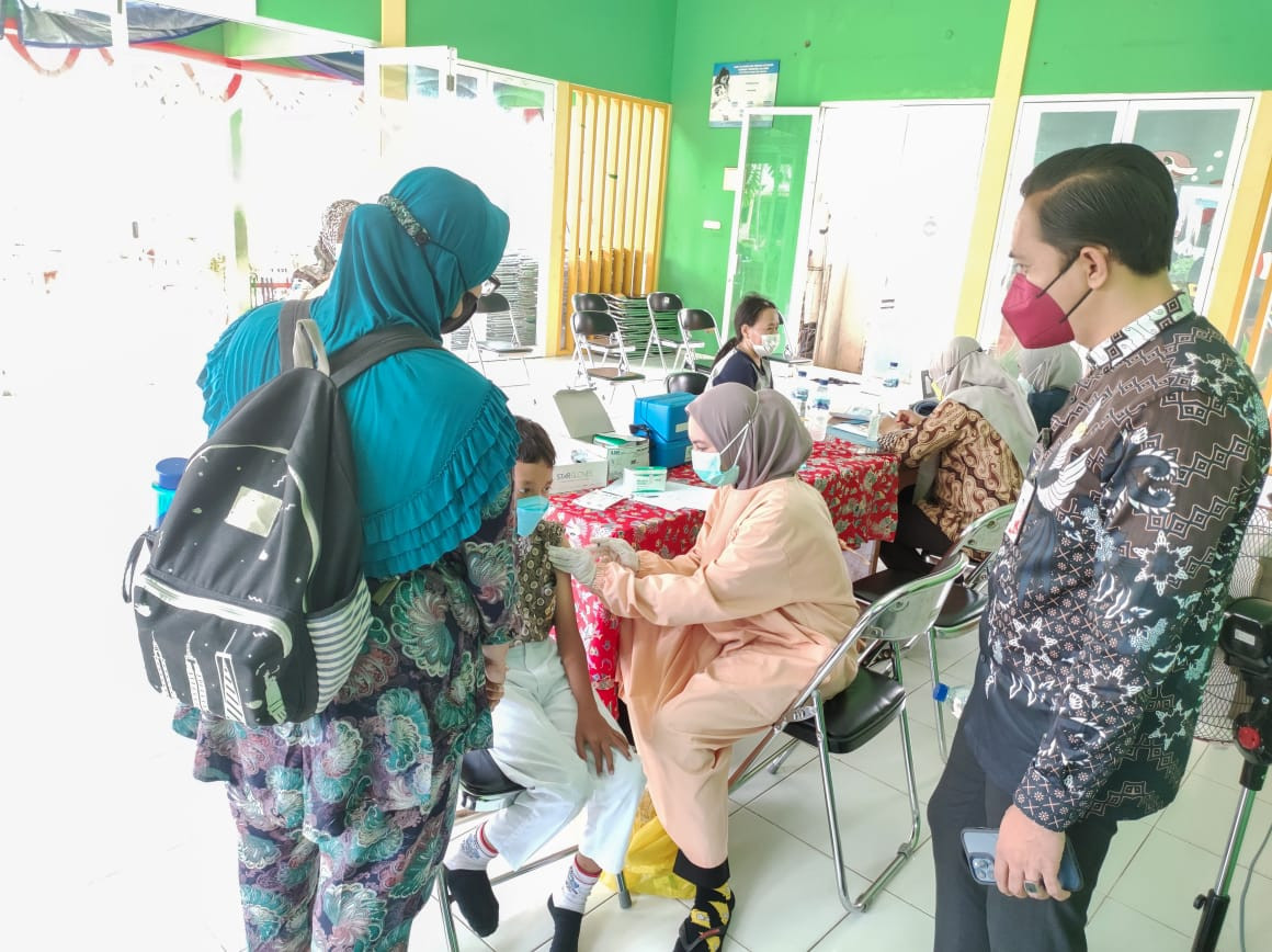 Vaksinasi Covid 19 oleh PKM kecamatan tanah Abang