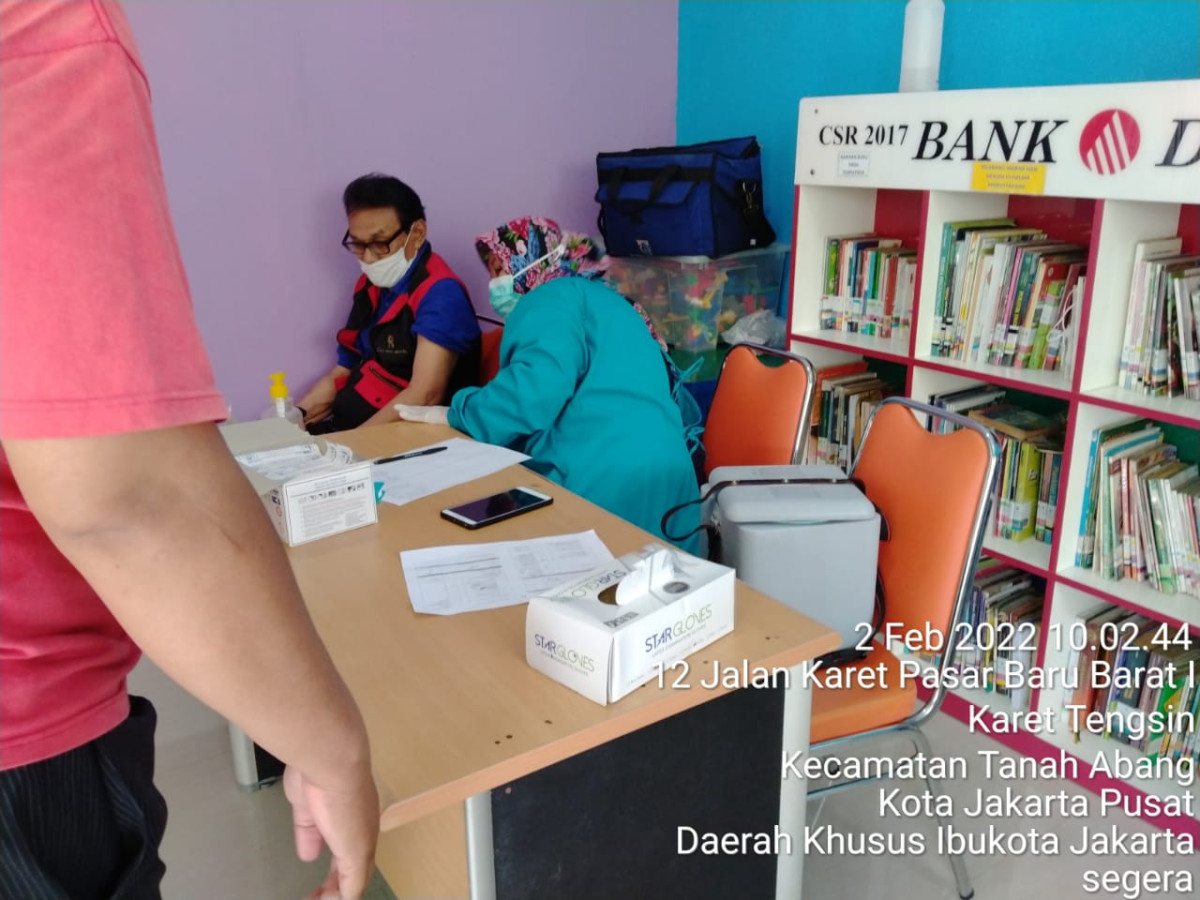 Vaksinasi Covid 19 oleh PKM kecamatan tanah Abang di RPTRA SEGAS "SEGAR  BERSERI"