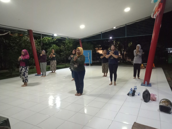 LATIHAN SENAM ALUMNI SMPN 21 TAHUN 2000