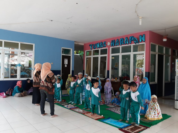 PRAKTEK SHOLAT 