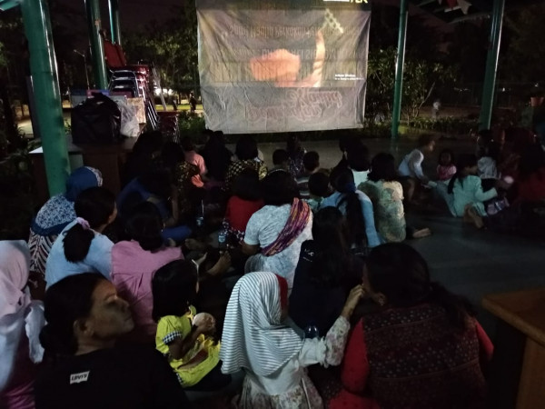 peringatan hari ibu yang di selenggarakan oleh Bimbel bee dan RPTRA Amanah dengan peserta anak-anak didik Bimbel Bee bersama para Ibu.