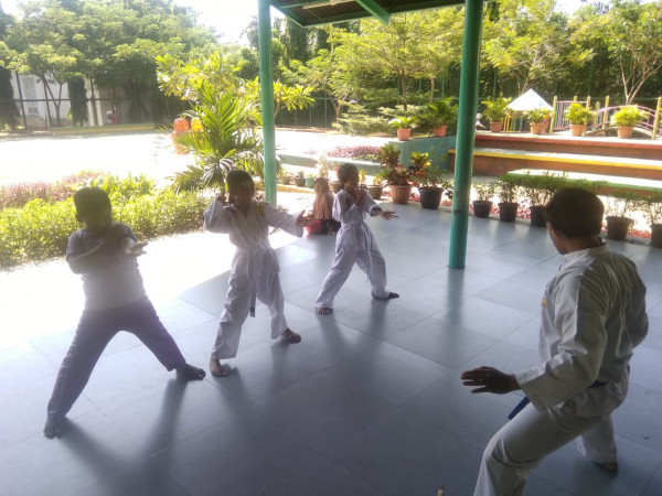 Latihan Silat Perisai Putih