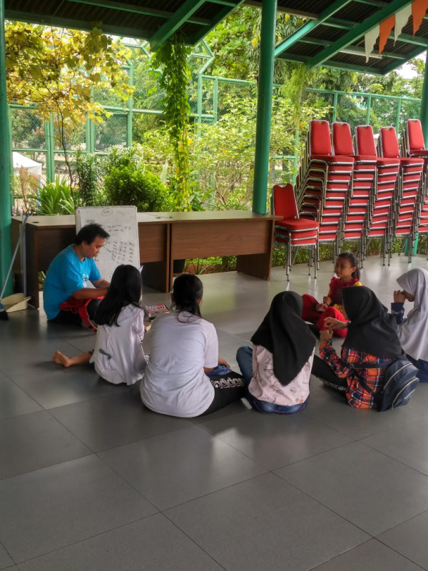 Pengarahan Pembina kepada para Tutor Bimbel Bee Smart Children