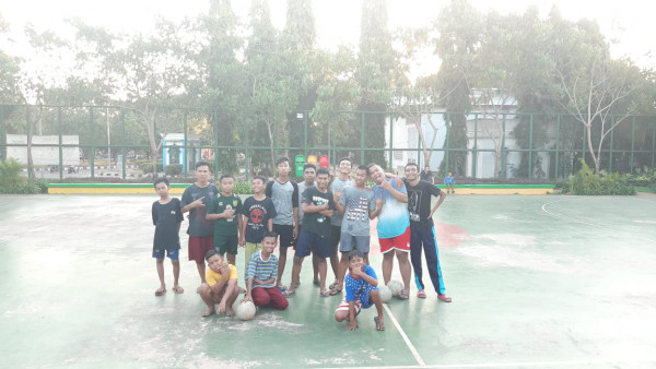 Berolah raga Futsal