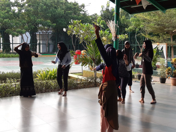 Latihan Menari 84