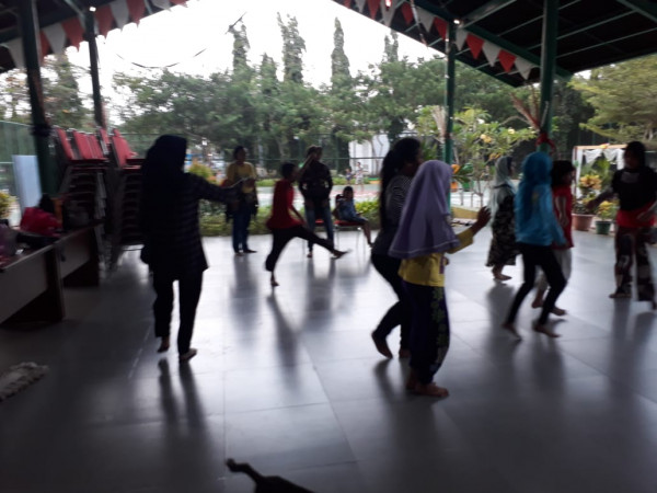 Latihan Drama Kreatif anak-anak penyandang disabilitas