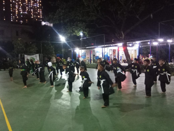 Memfasilitasi kegiatan latihan Pencak silat ttkdh