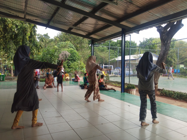 kegiatan menari forum anak 