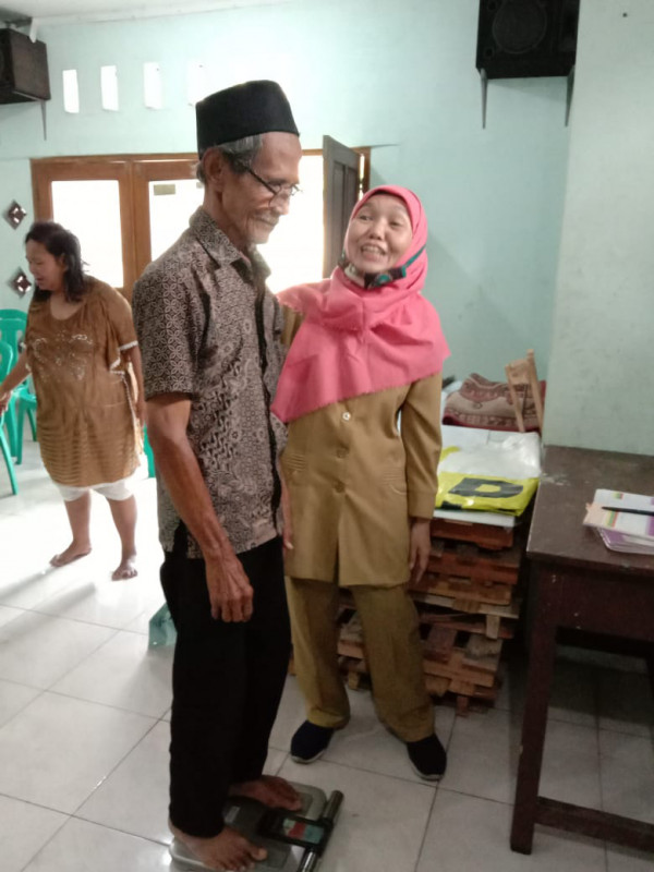 BINA KELUARGA LANSIA RW 003 KELURAHAN PADEAMANGAN BARAT