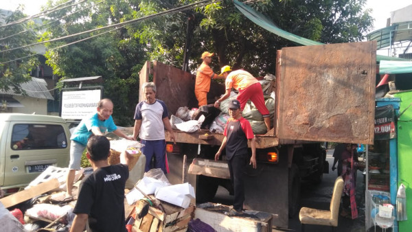 Kerja Bakti di Wilayah Rw 004