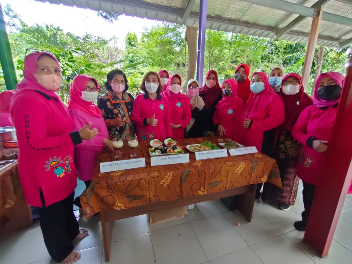 Mengikuti kegiatan cara pembuatan menu kreasi untuk balita stunting