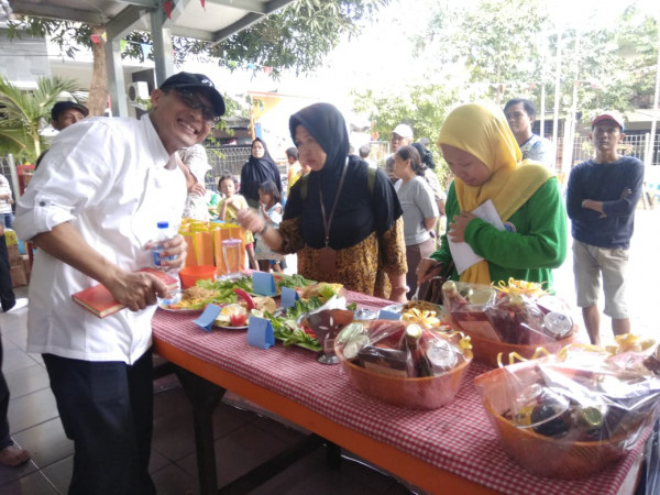 Lomba memasak nasi goreng bersama kokita dan podomoro university