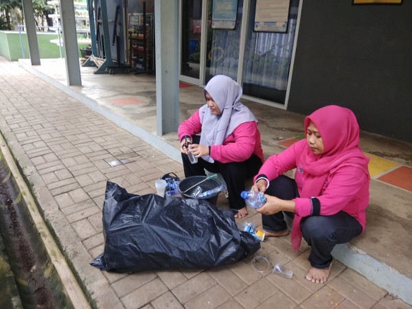 Memilah Bank Sampah 