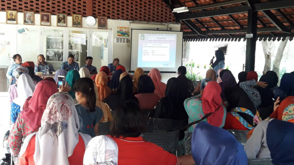 Paparan kegiatan Kampung KB oleh ibu Susilowati Tanjung selaku ketua Kampung KB