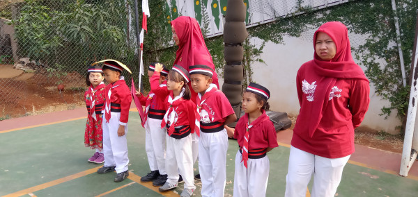 Upacara Bendera dan Lomba oleh TK Asih