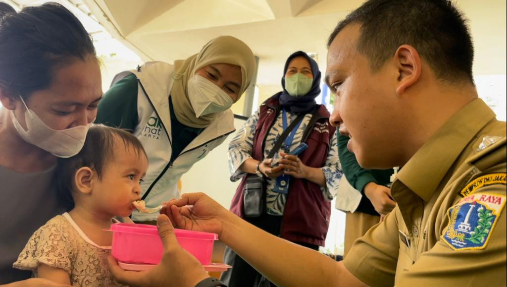 Pemberian makan PMT Untuk Balita Terduga Stunting, Kelompok Peduli Gizi (KPG) Gema Parenting