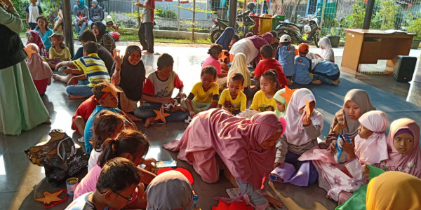 Keseruan anak anak berkreasi dengan kemasan bekas