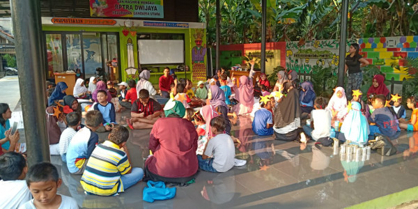 Semua serius tapi santai, bermain sambil belajar