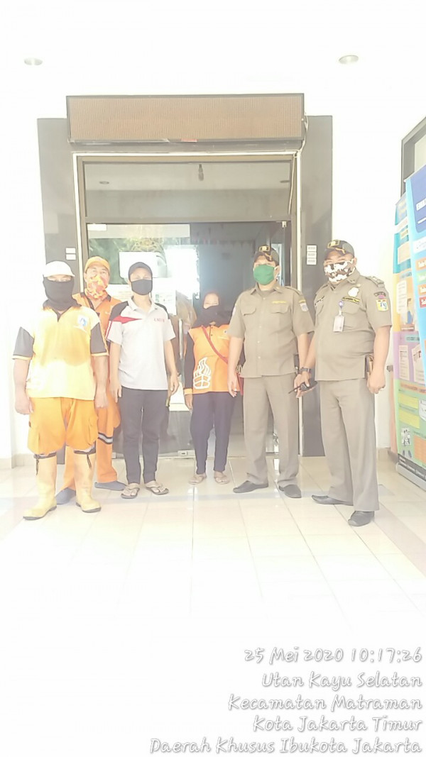 PIKET LEBARAN SATPOL PP DAN STAFF KESRA KELURAHAN UKS