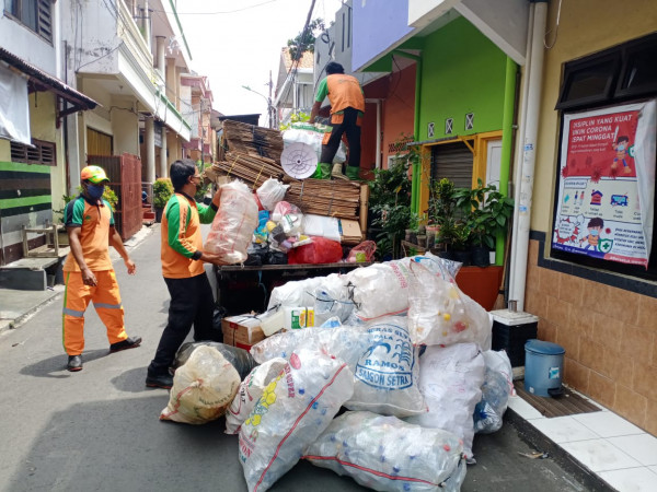 Keg Penimbangan Bank Sampah loker Kel UKS Matraman JT