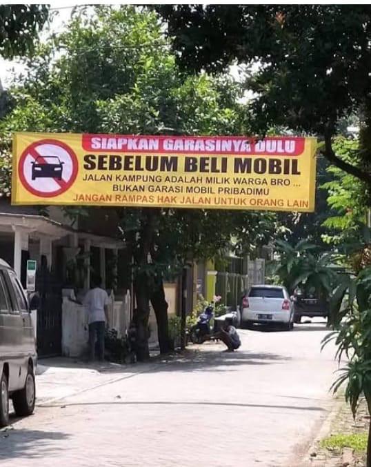 Monitor Parkir Liar di Jalanan oleh Kasie Prasum