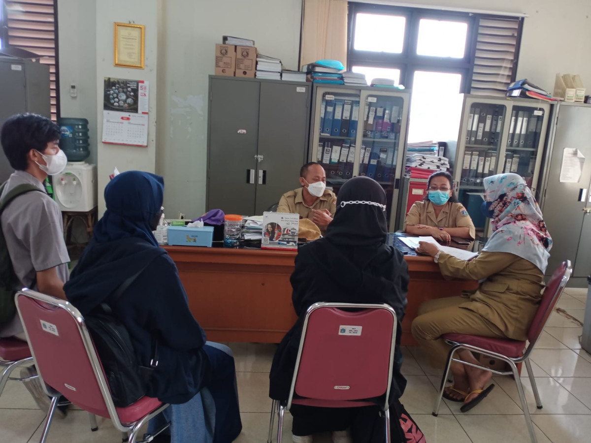 Rapat koordinasi terkait kegiatan Mahasiswa UNJ di  Wilayah Kel. Utan Kayu Selatan