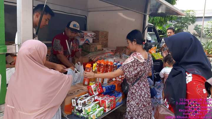 Kegiatan Pasar Murah Kelurahan Utan Kayu Selatan