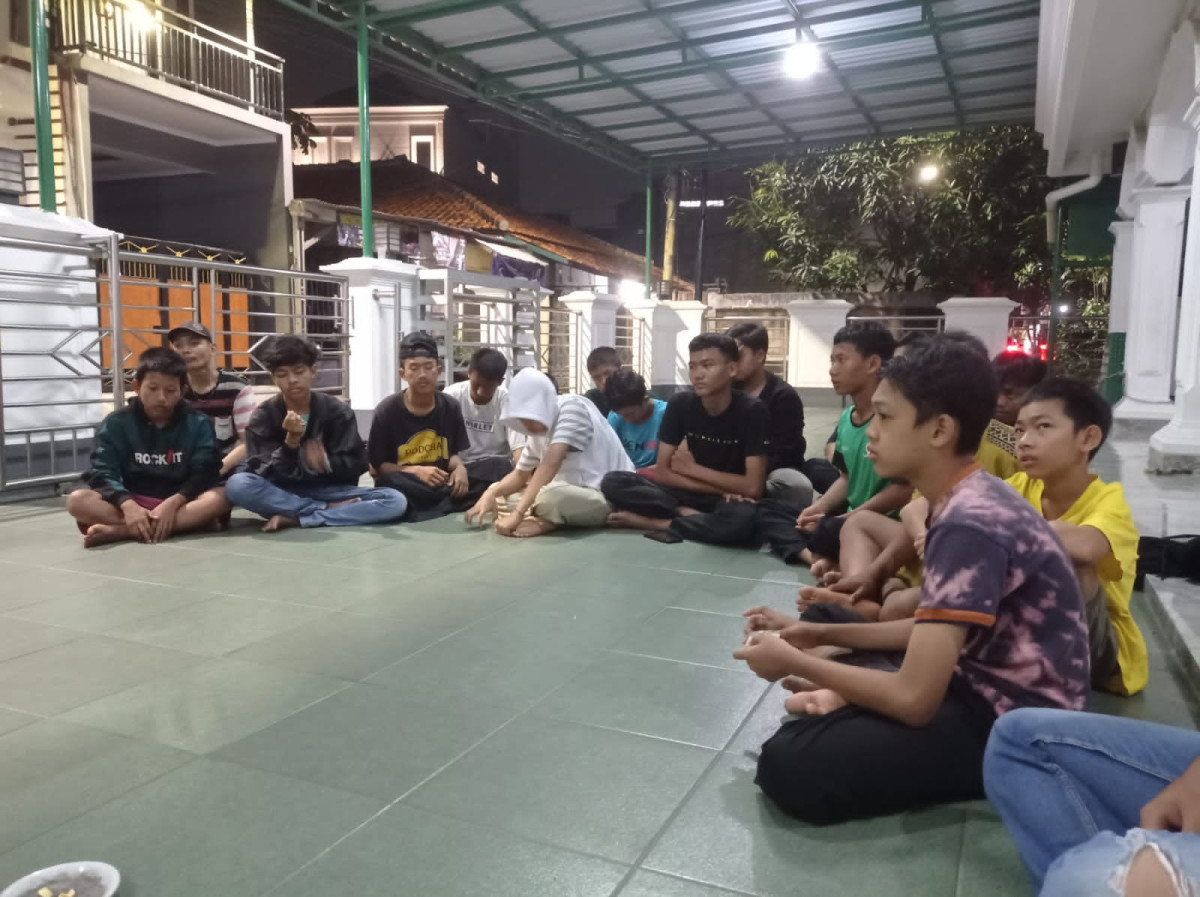 Kegiatan diskusi bersama Karang Taruna RT 04 RW 09