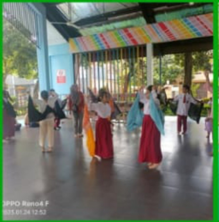 LATIHAN MENARI SD 10