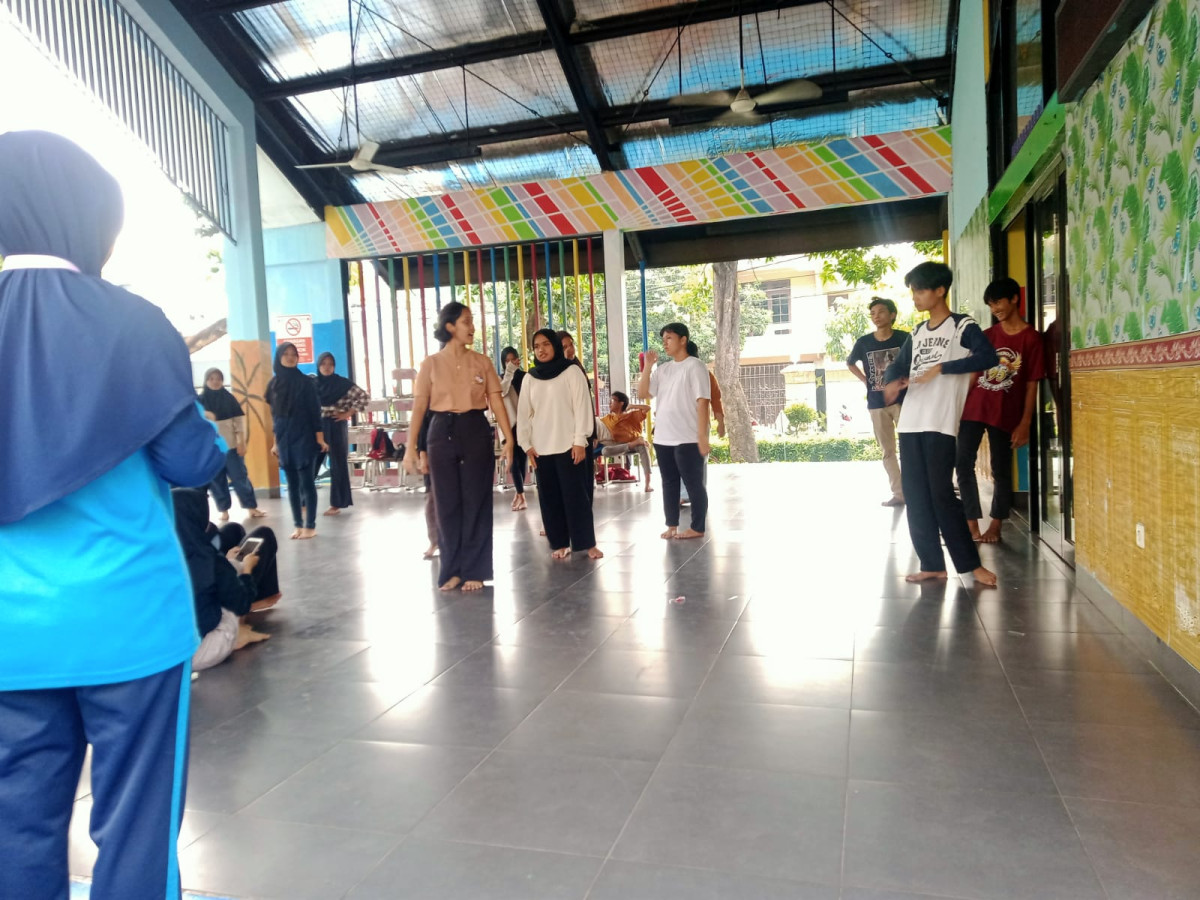 LATIHAN DRAMA MUSIKAL SMP 179