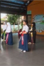 Latihan menari smp 184