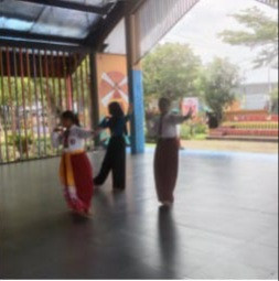 Latihan menari sdn 015