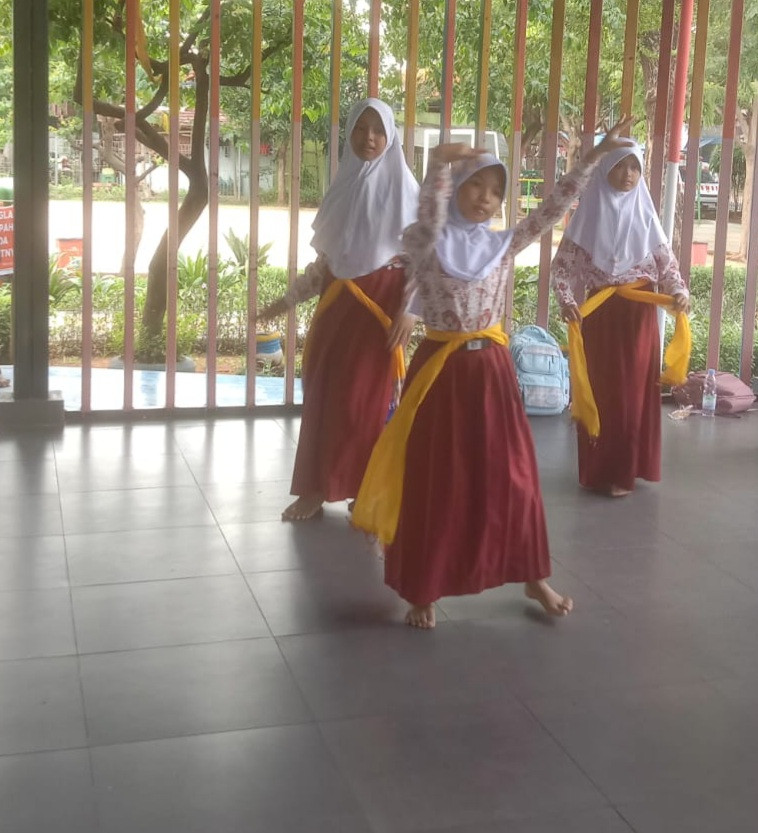 Latihan menari sdn 03