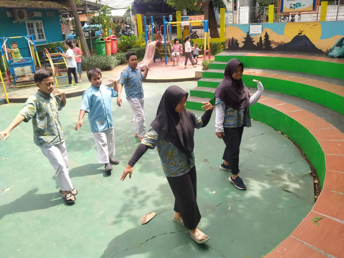 LATIHAN MENARI SD 09