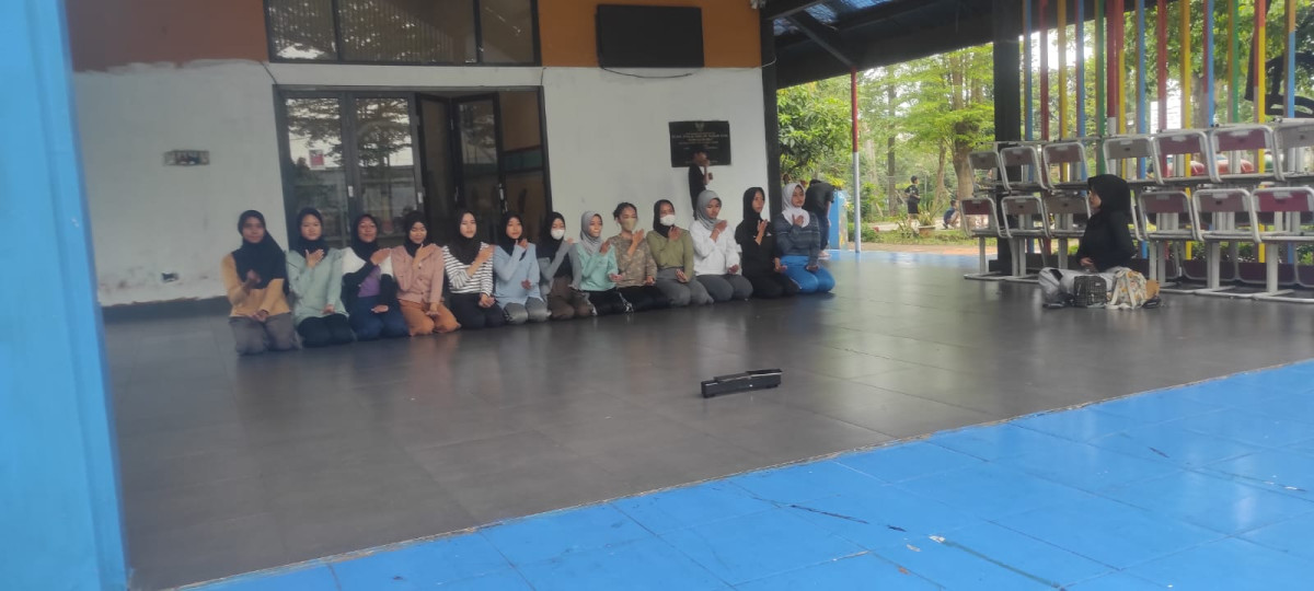 Latihan menari sma 88