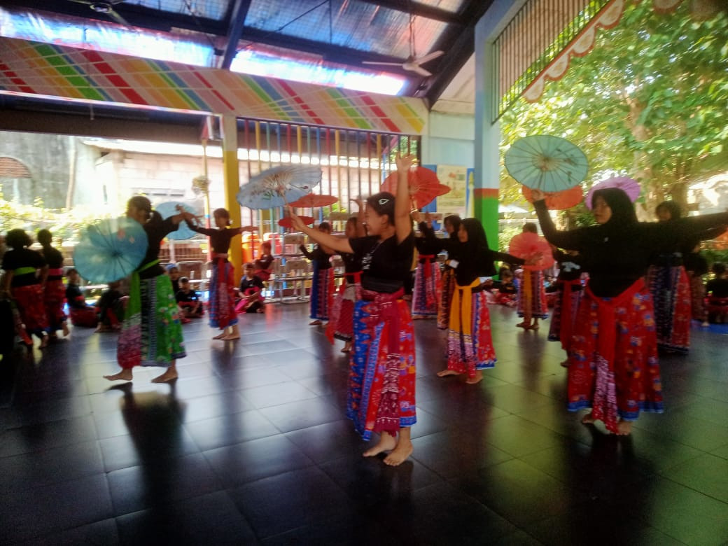 LATIHAN MENARI SUDIN KEBUDAYAAN