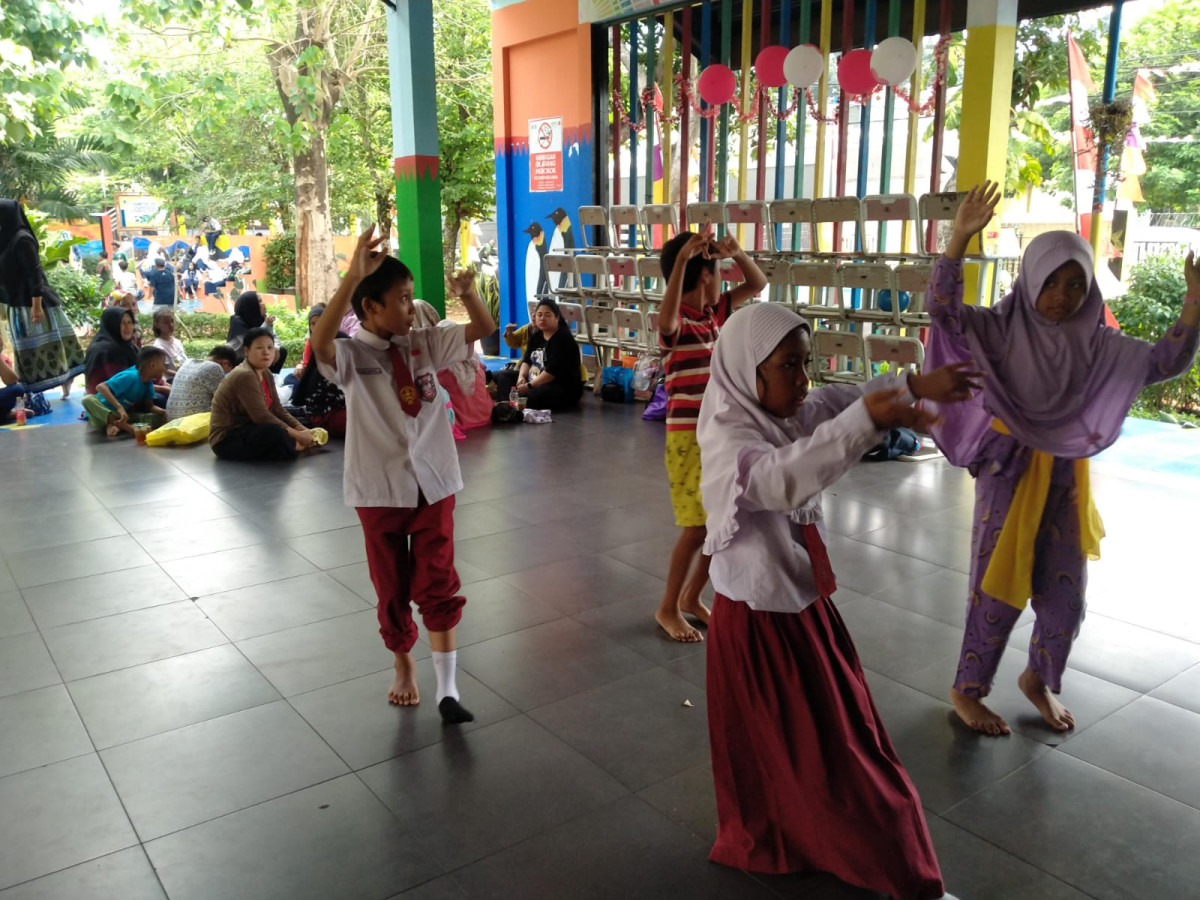 LATIHAN MENARI SD 05 KALISARI