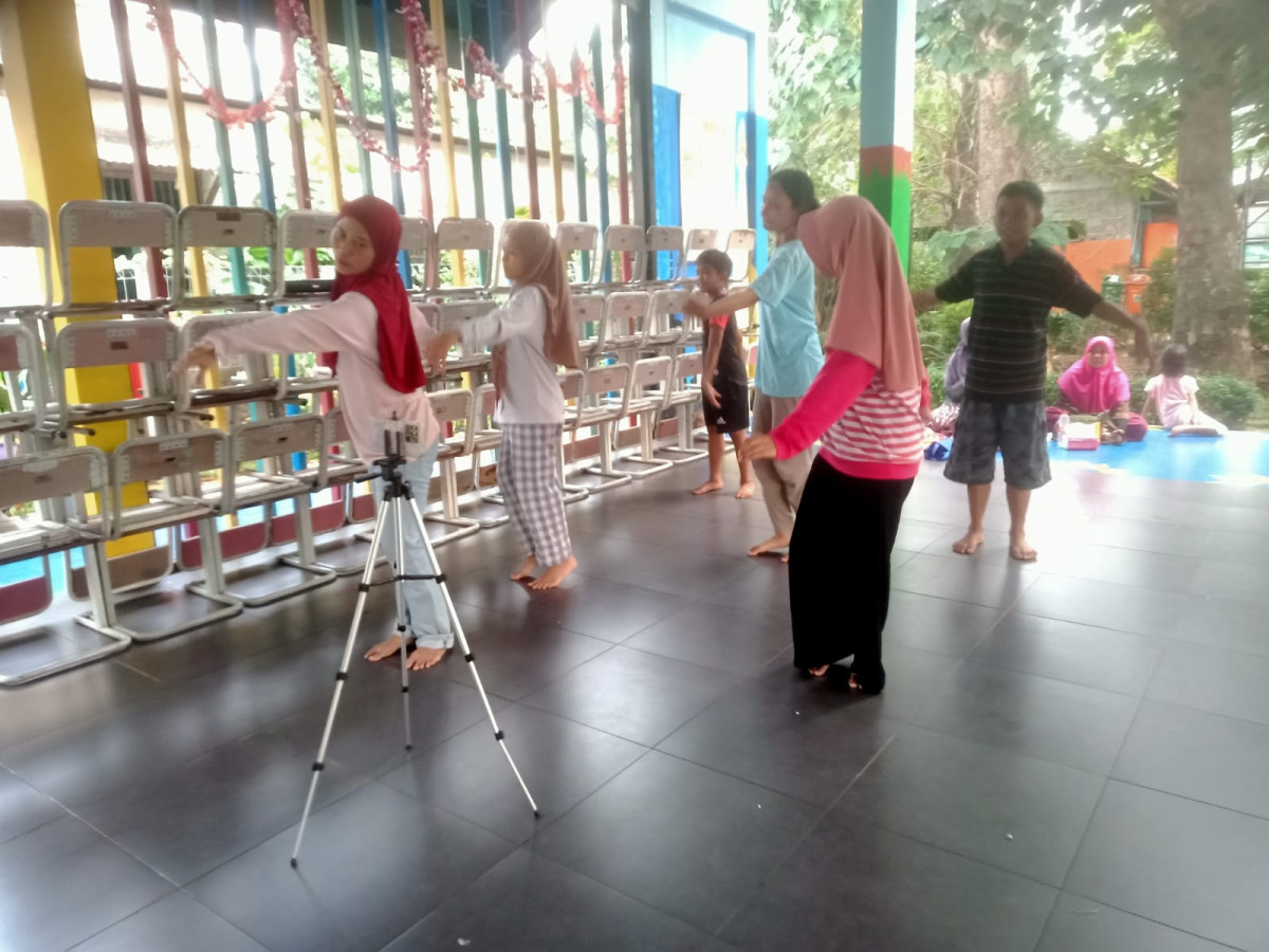 LATIHAN MENARI SD 09