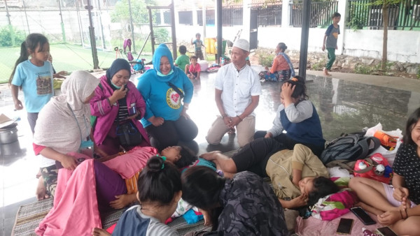 Kunjungan Bidan Fitri dari puskesmas Kelurahan Cakung Barat